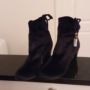 NWOT LINDSAY PHILLIPS Tara Fashion Velvet Boot size 8